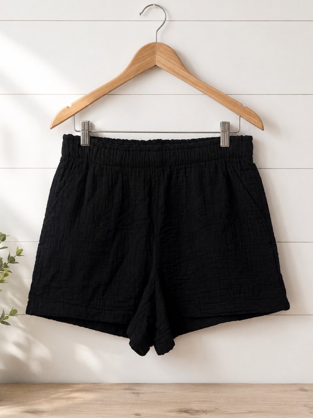 🖤 Gap Black Textured Pull-On Shorts Size Medium | Elastic Waist Casual Summer
